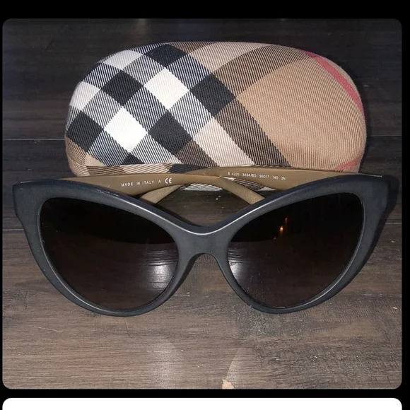 Authentic Burberry BE4220 Matte Black Sunglasses - NWOT - Picture 2 of 7
